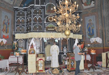Guvernul dă 12 milioane lei din Fondul de rezervă pentru activitatea cultelor